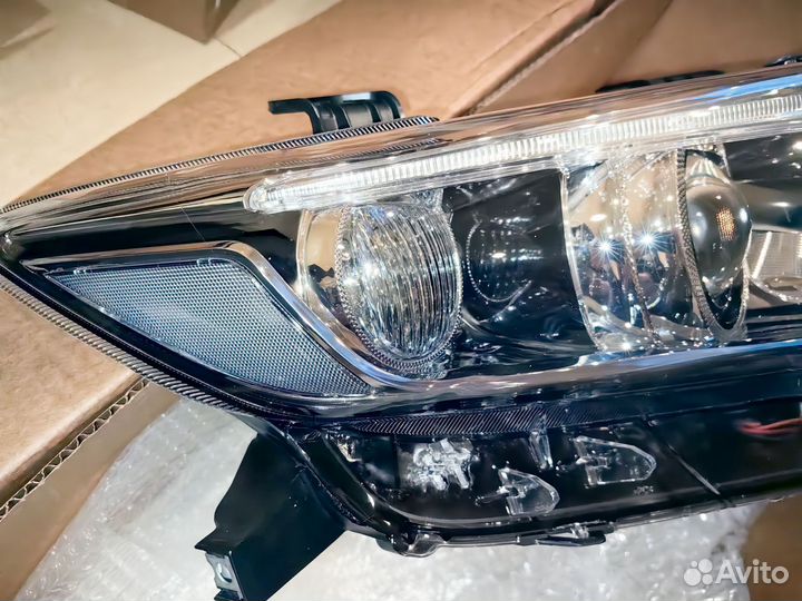 Фара левая Toyota venza