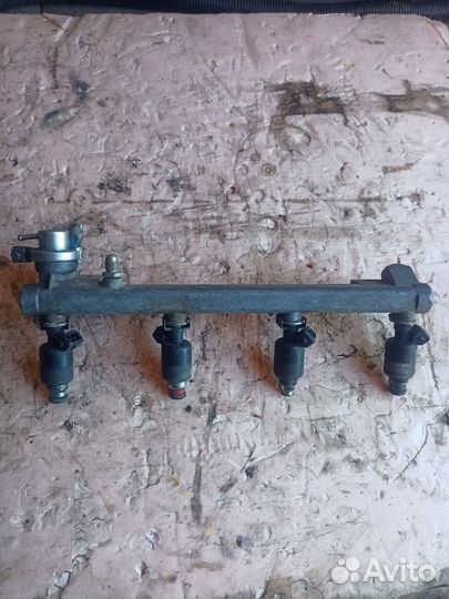 Рейка топливная (рампа) GM 90411551 для Opel Omega