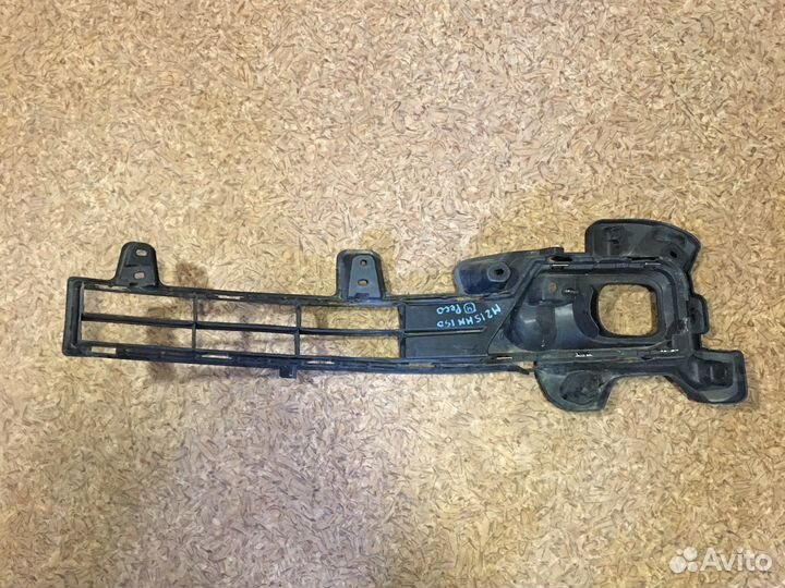 Решетка пер бампера правая Toyota Land Cruiser 200