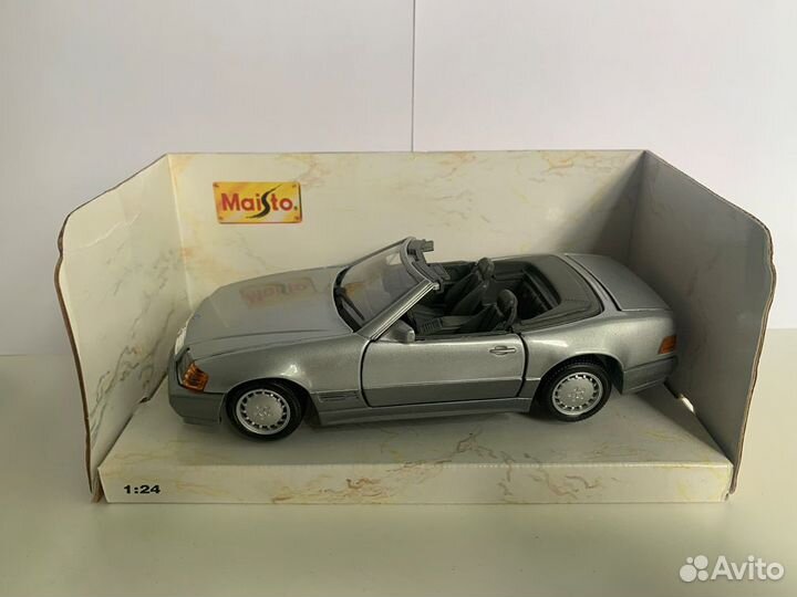 Модель 1:24 Mercedes Benz 500SL maisto