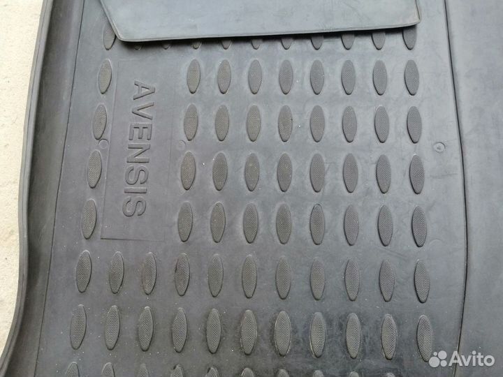 Комплект оригинальных ковриков Toyota Avensis T250