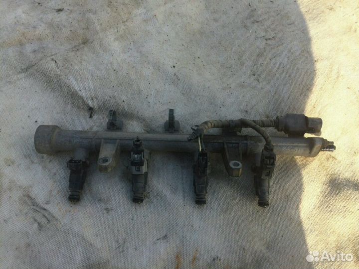 Топливная рампа с форсунками Hyundai Accent Акцент