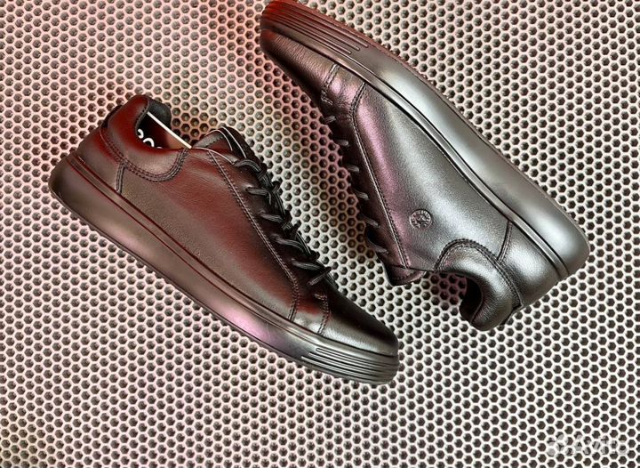 Кроссовки Ecco модные