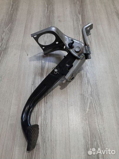 Педаль тормоза Hyundai solaris