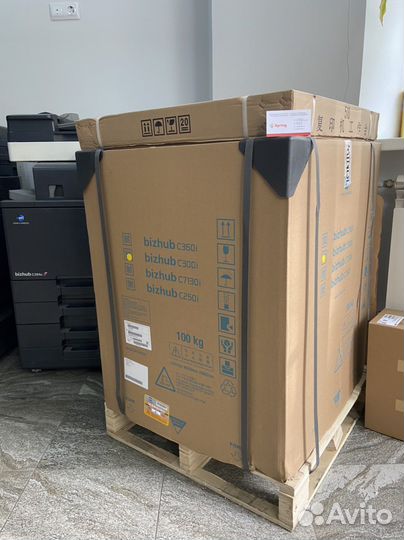 Новый Konica Minolta bizhub C300i+ADF+Тонер+Тумба