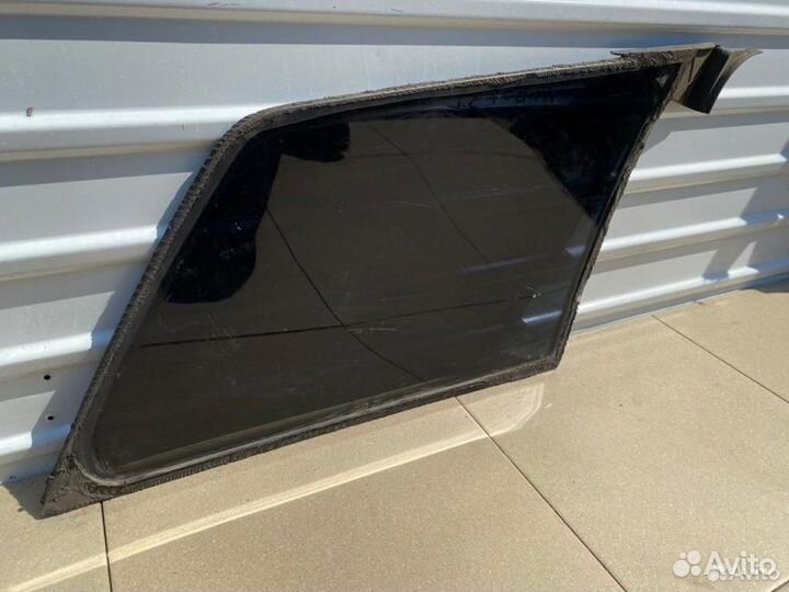 Стекло треугольник заднее левое Audi А4 B5
