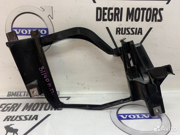 Кронштейн правой фары BMW 5 E60 E61 63126936090