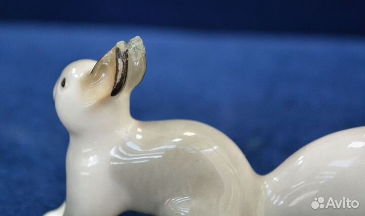 Мини. фарфоровая статуэтка- серая большая белка