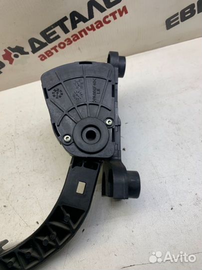 Педаль газа Hyundai Solaris седан 1.4 G4FA 2013