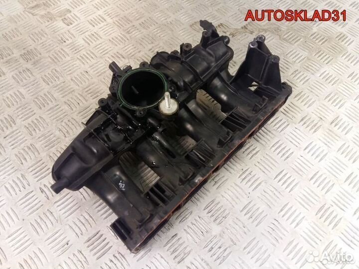 Коллектор впускной Audi A4 B7 2.0 BUL 06F133201N