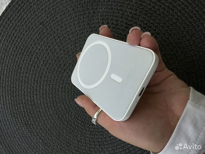 Apple magsafe battery pack