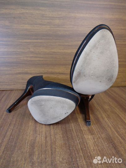 Туфли замшевые на каблуке(хорошее состояние)