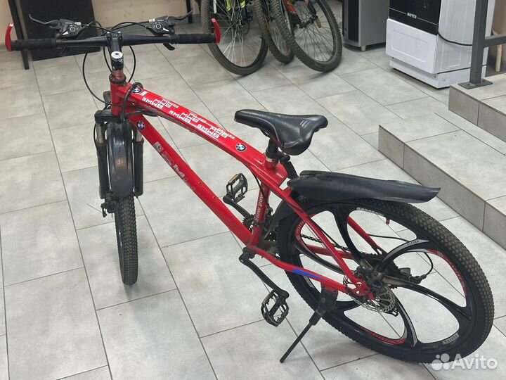 Велосипед на литых дисках BMW