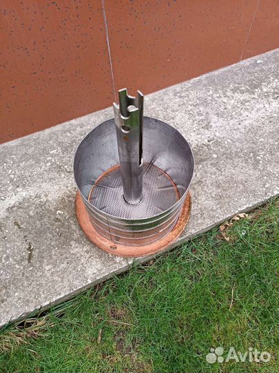 Пресс для отжима винограда объёмом 16 литров