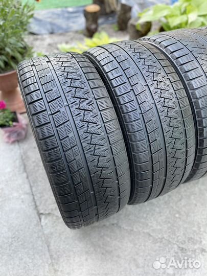 Triangle Snowlink TWT02 245/45 R19 и 275/40 R19 105V