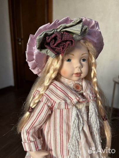 Кукла фарфоровая коллекционная