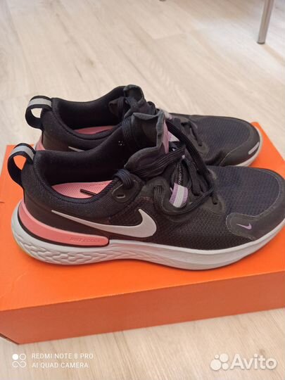 Кроссовки Nike р. 35