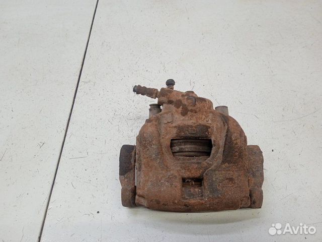 Суппорт передний правый Land Rover Freelander 2