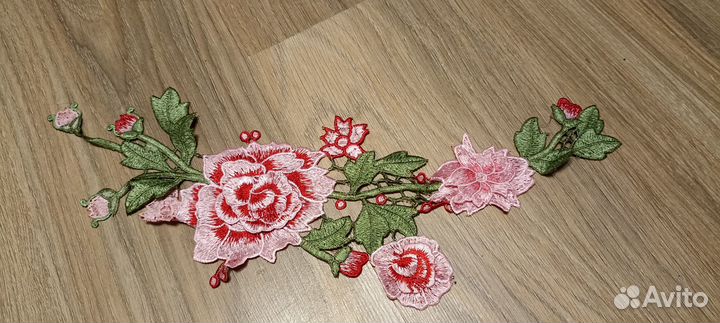 Вышитая аппликация для одежды