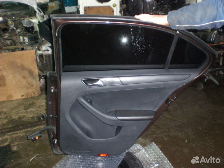 Обшивки дверей Джетта 6 есть все 4