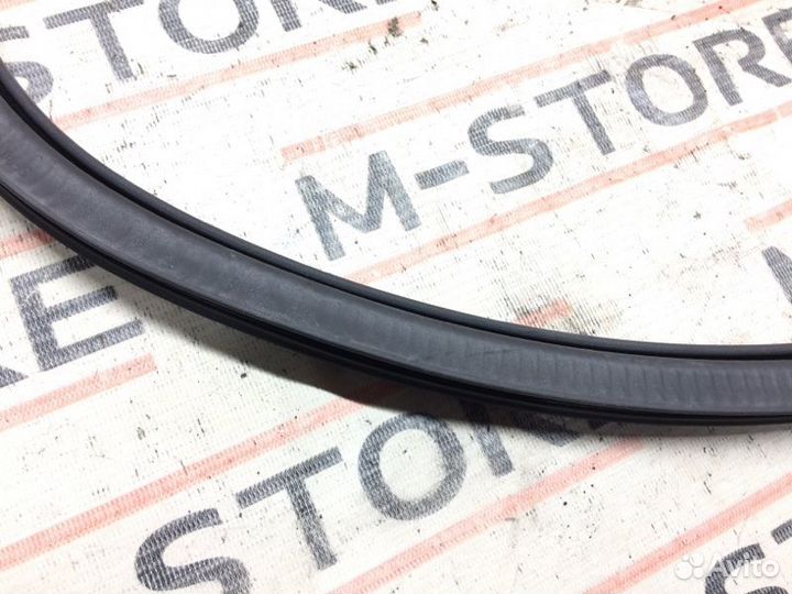 Уплотнитель двери передний левый Audi Q5 8R cdnc