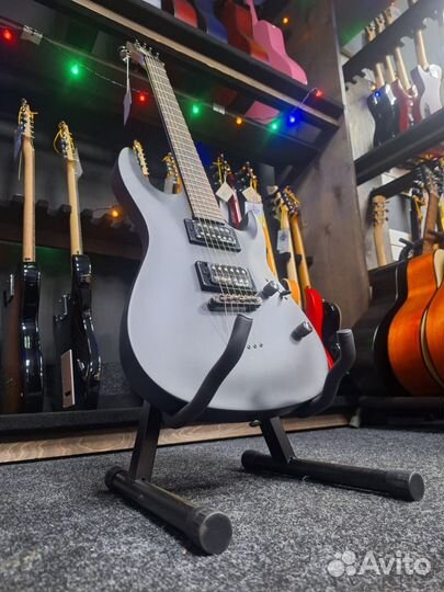 Электрогитара Новая