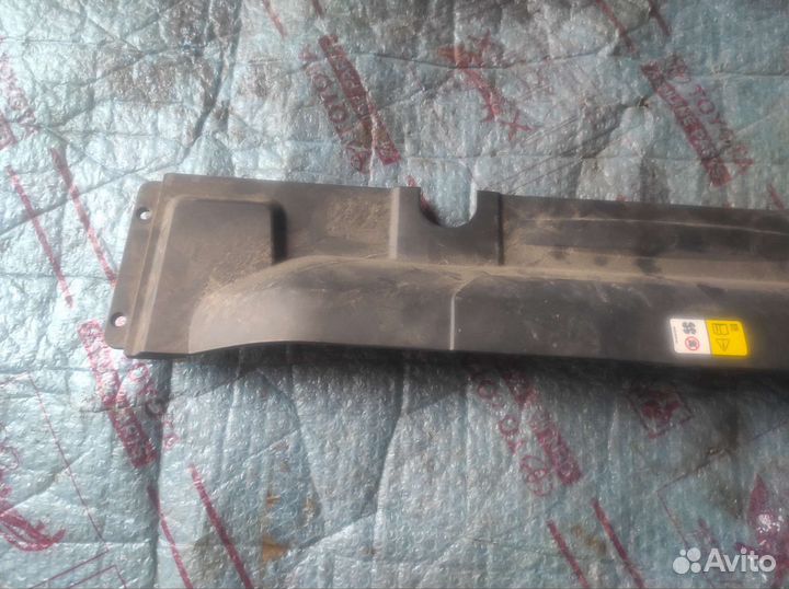 Накладка радиатора Range rover sport 2 l494