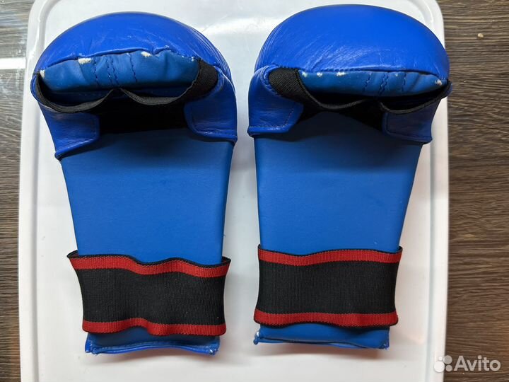 Перчатки для единоборств