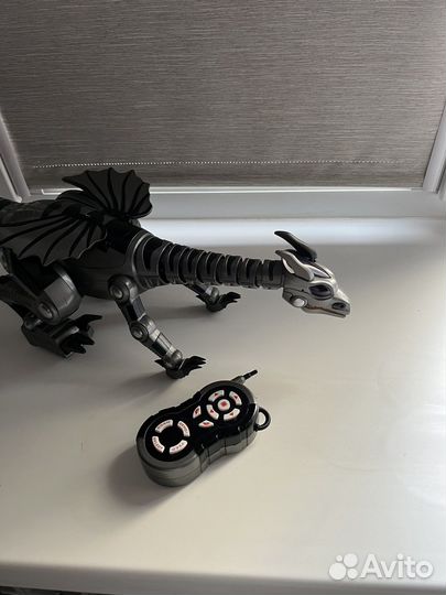 Динозавр робот