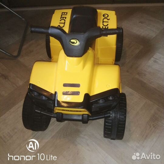 Детский квадроцикл на аккумуляторе