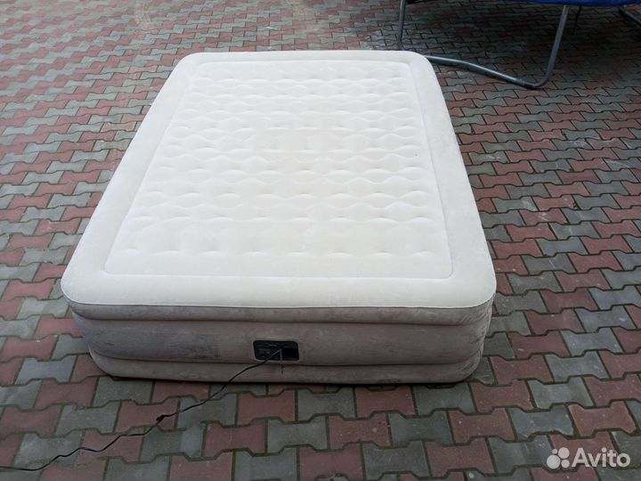 Надувной матрас с насосом