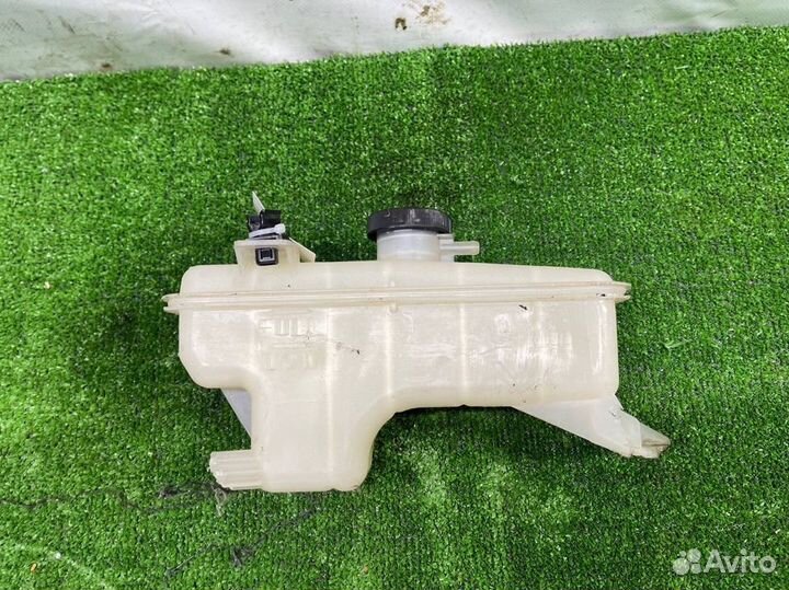 Расширительный бачок Toyota Rav4 xa40 xa45