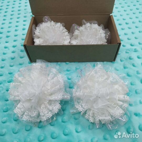 Бант белый на резинке с кружевом