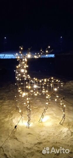 Новогодний олень уличный