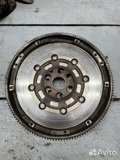 Двухмассовый маховик touran (сцепление) Bls