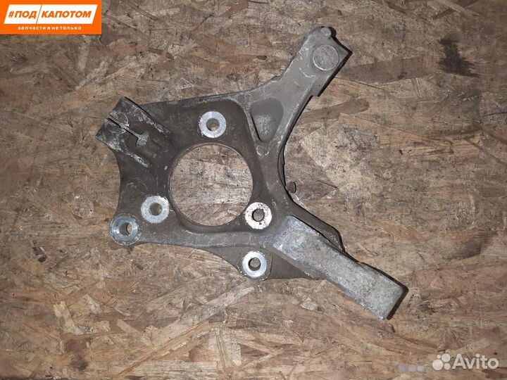 Кулак передний левый Chevrolet Cruze рест