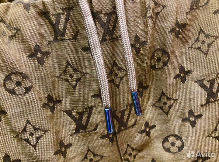 Летний костюм Louis Vuitton