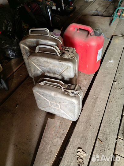 Канистра пластиковая под топливо 20 литров