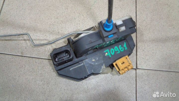 Замок двери передней правой Opel Astra J