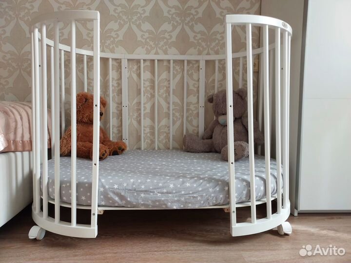 Кроватка детская круглая овальная с маятником