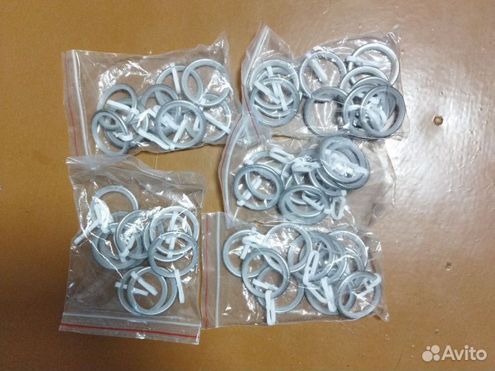 Кольцо с креплением для металлического карниза