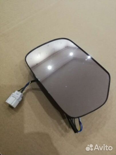 Зеркальный элемент правый 7632A224 с подогревом