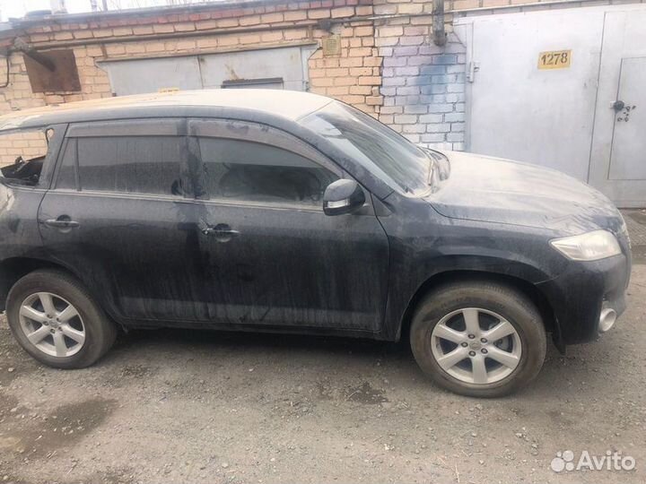 Toyota RAV4 (XA30) lll кронштейн заднего бампера