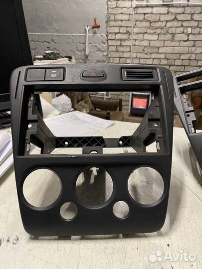 Консоль центральная на торпедо Fusion 2002-2012