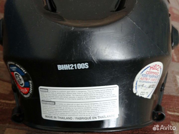 Хоккейный шлем