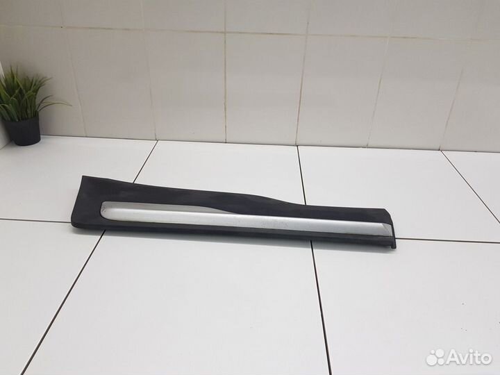 Молдинг двери задний правый (Geely Atlas)