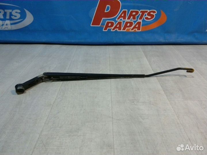 Поводок стеклоочистителя передний правый Toyota