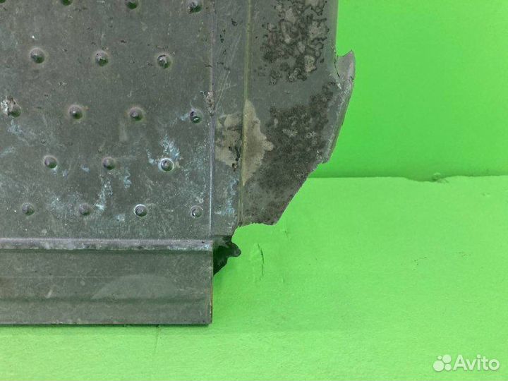 Крышка аккумуляторов mercedes-benz actros MP III