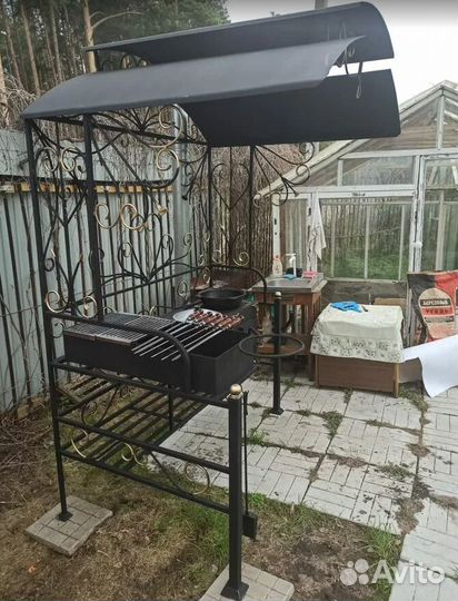 Мангальная зона с крышей