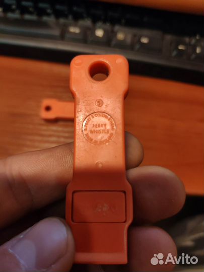 Свисток спасателя Англия